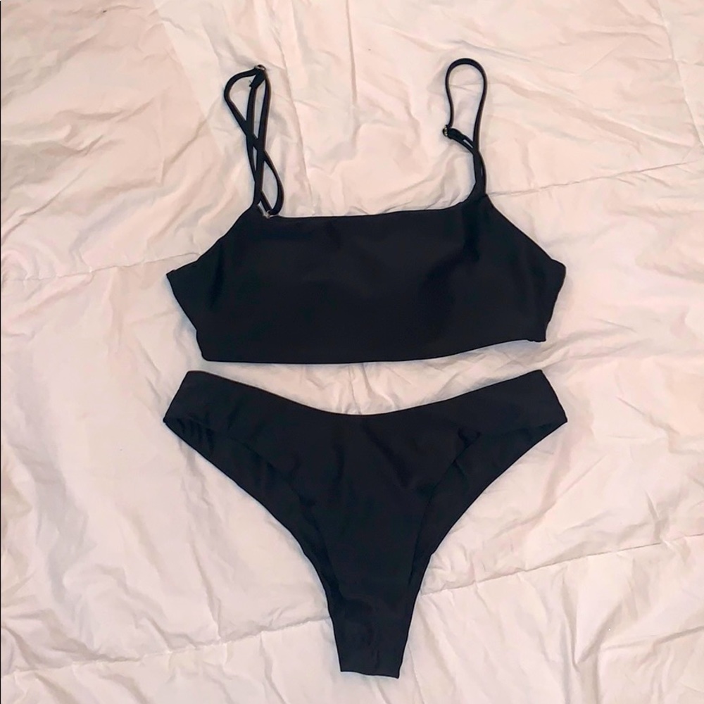 BLACK SWIMSUIT